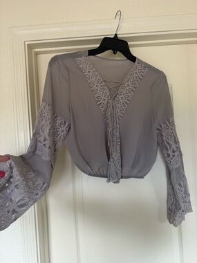 Lace Trim V-Neck Cropped Blouse - Light Gray